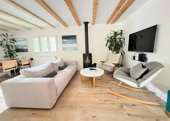 In On Edge Of Woods With River Chalet *