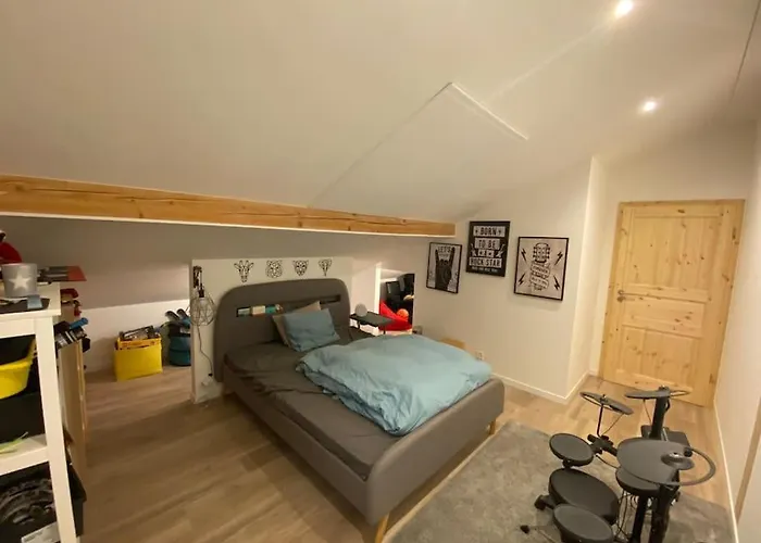 Chalet In On Edge Of Woods With River Lausanne