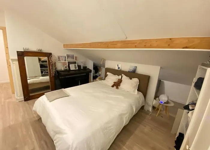 Chalet In On Edge Of Woods With River *