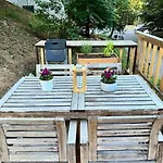 In On Edge Of Woods With River Chalet *