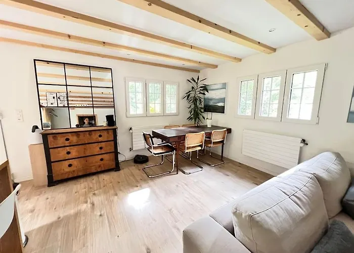 In On Edge Of Woods With River Chalet Lausanne