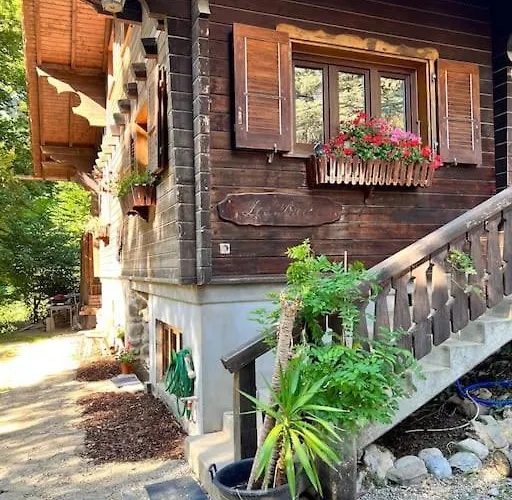 Chalet In On Edge Of Woods With River Lausanne