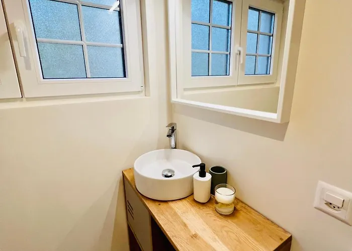 Chalet In On Edge Of Woods With River *